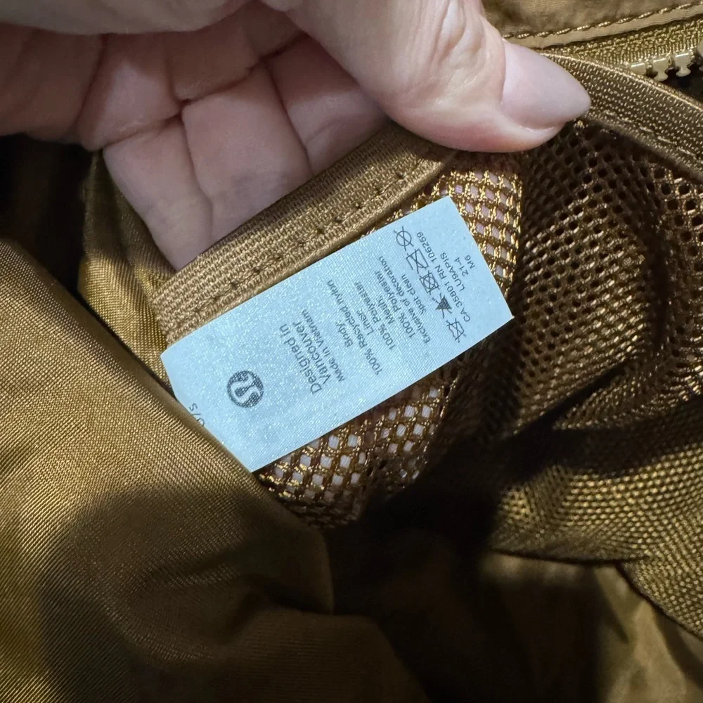 Lululemon Athletica Clean Line 22L Bag - Picture 5 of 8